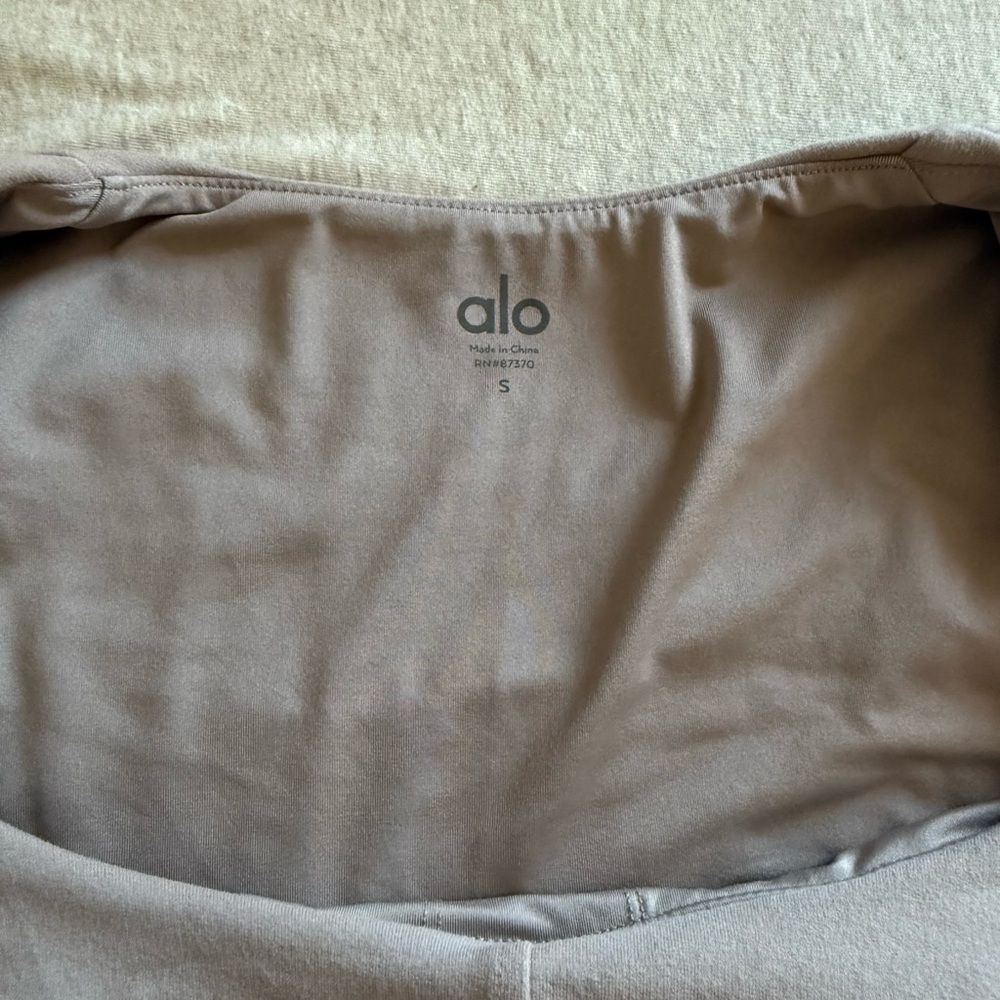 Alo Cropped Tan Long Sleeve - Picture 3 of 5
